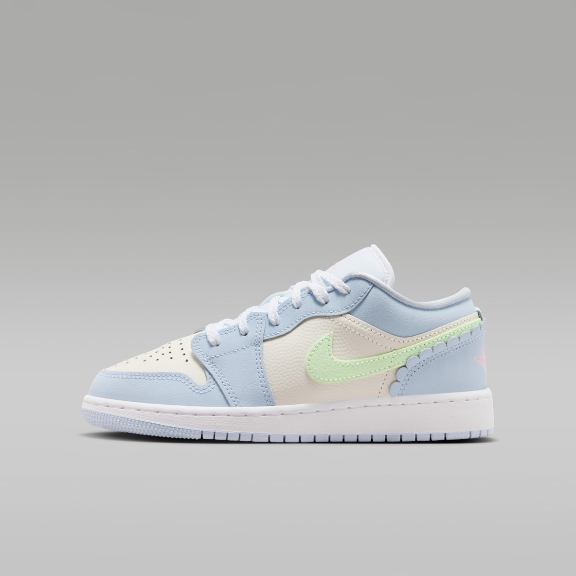 ナイキ エア ジョーダン 1 ブルー/ホワイト　定価26950円→15000円 エア ジョーダン 1 【20,000円均一SALE】 NIKE AIR JORDAN RETRO HIGH